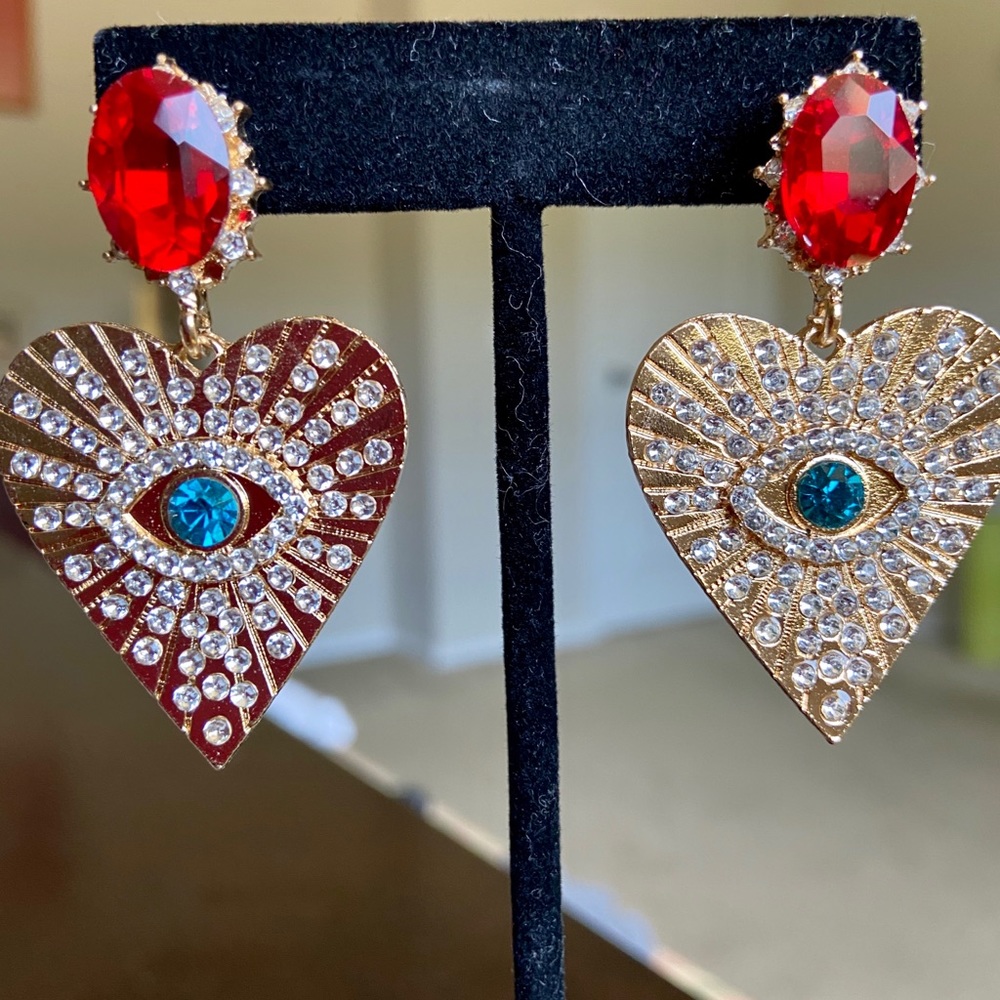 👁 Love your ❤️ Earrings !!